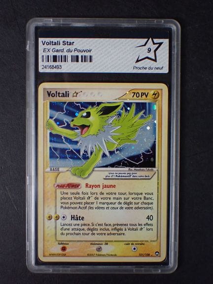 Carte Pokemon 
Contenu: 1 carte rare Voltali gold 