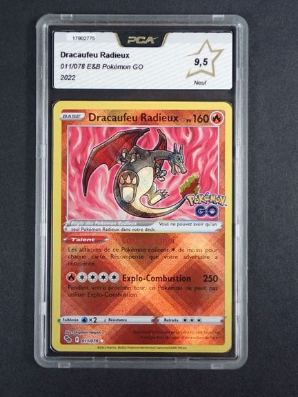 Carte Pokemon 
Contenu: 1 carte rare Dracaufeu rad