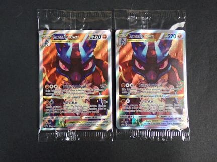 Carta Pokémon 
Contenuto: 2 carte rare di Lucario 