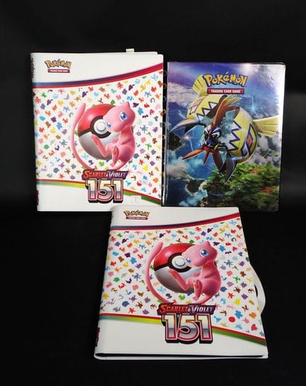 Cartes Pokemon 
Contenu: Ensemble de 3 classeurs p