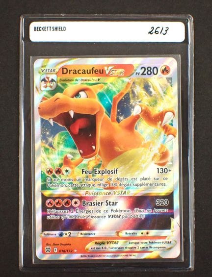 Carta Pokemon
Contenuto: 1 carta rara Dracaufeu Vs