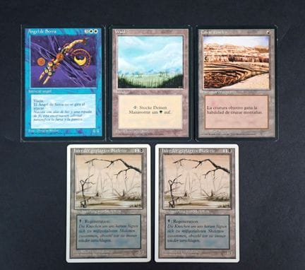 Magic the Gathering 
Contenuto: Set di 5 carte tra