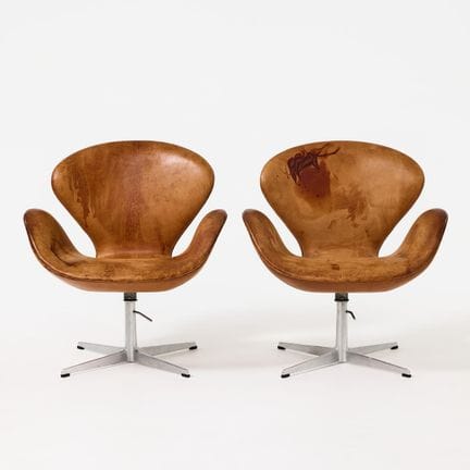 ARNE JACOBSEN. „Svanen“, Sessel, ein Paar, Fritz H