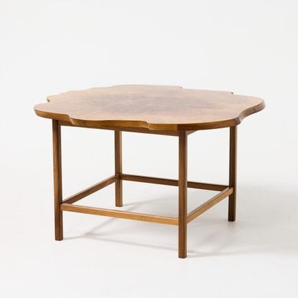 约瑟夫·弗兰克。茶几，Svenskt Tenn公司出品，型号1057，胡桃木桌腿，榆木桌面。 烙印：