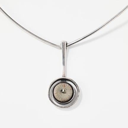 IBE DAHLQVIST. Collier à pendentif, en argent et c