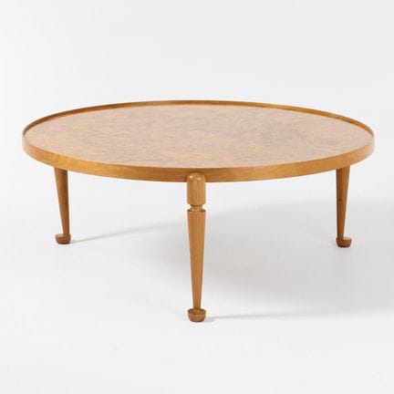 约瑟夫·弗兰克（JOSEF FRANK）。边桌，Svenskt Tenn 品牌，型号 2139，胡桃