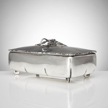 GULDSMEDSAKTIEBOLAGET. Schatulle mit Libelle, Silb