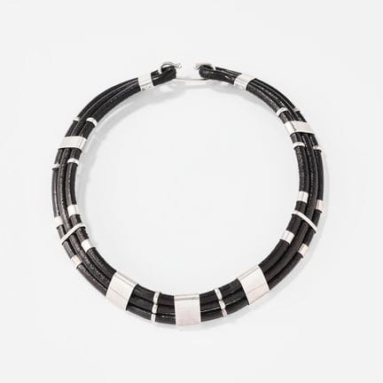 VIVIANNA TORUN BÜLOW-HÜBE. Collier dit « torque »,