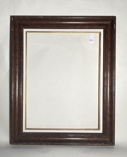 20世纪画框（60.5 × 45.5 × 9.5 厘米）
带浮雕装饰的木制画框，表面采用仿大理石的多