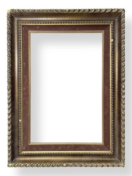 20 世纪 画框（39.5 x 26 x 8.5 厘米）
镀金木框，饰以珍珠楣饰，添加天鹅绒叶片
3