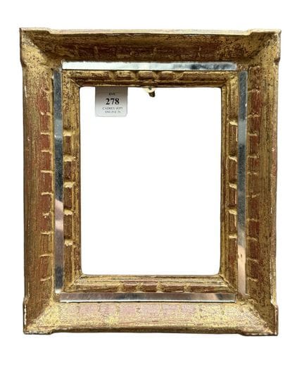 20世纪初的画框（12.5 × 9 × 3.5 厘米）
雕花镀金木框，配以对称镜面。
12.5 × 