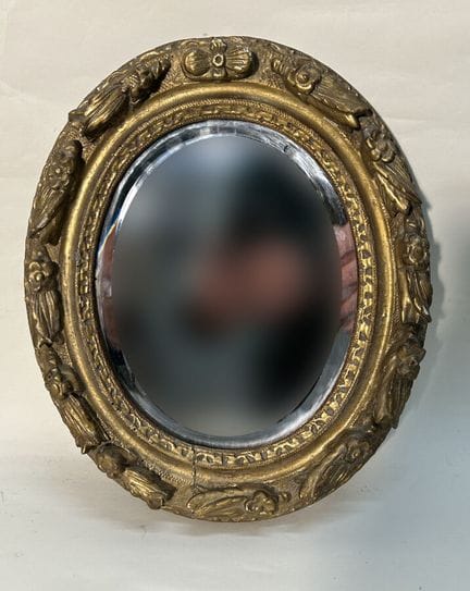FRAME Louis XIII period (23.5 x 19 x 6 cm)
Oval fr