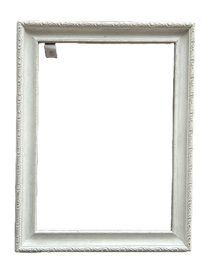 20世纪画框（44.5 × 32 × 4.5 厘米）
雕花木框，经白漆涂装。
44.5 × 32 ×