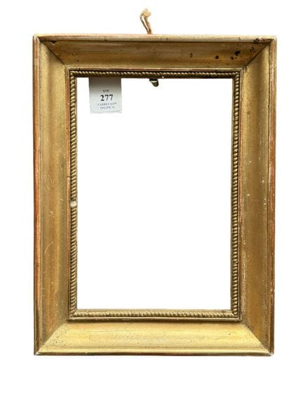 19世纪画框（17 × 11 × 3 厘米）
木质画框，饰有金箔，表面饰有绳索纹样。
17 × 11