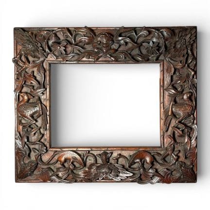 画框 中国或越南，19 世纪晚期（29 x 22 x 9.5 厘米）
具有异国情调的漆木框，上面雕刻
