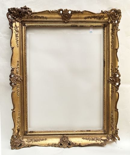 路易十五风格画框，19 世纪（85 x 63 x 14 厘米）
木质镀金浆糊画框，饰以叶片、贝壳、卷