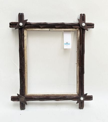 框架 20 世纪早期（24.5 x 19.5 x 3 厘米）
雕刻和釉面模制木框，刻有装饰、镀金凹槽