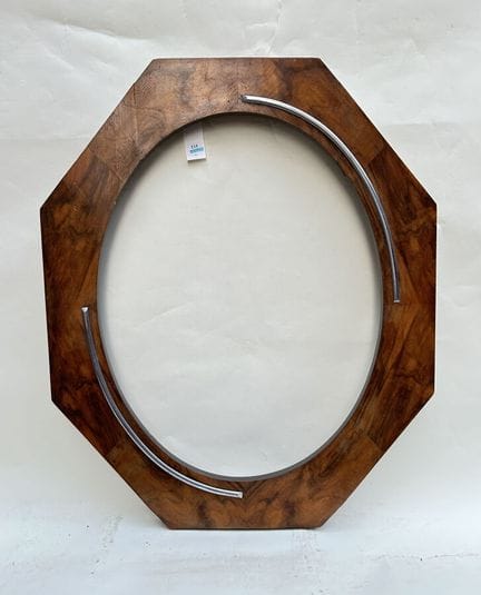 20 世纪 画框（48 x 37.5 x 9 厘米）
八角形木质和木饰面框架，椭圆形视图由两片银色金