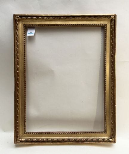 路易十六风格画框，19 世纪（40 x 30 x 4.5 厘米）
镀金雕花木框，饰以缠绕的丝带和珍珠