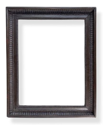 20 世纪路易十六风格画框 48.5 x 38 x 6 厘米
天然木框，雕刻有饰纹、珍珠和楞纹