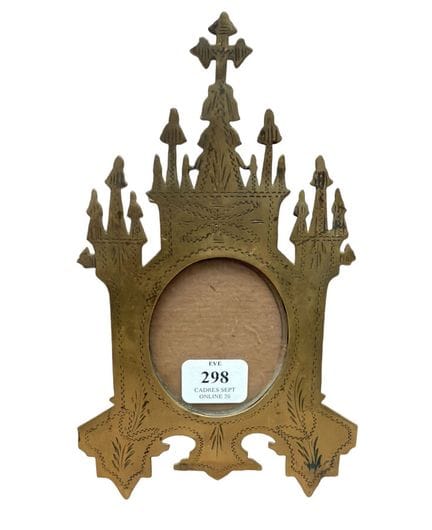 FRAME, early 20th century (5.5 x 4.5 x 7 cm)
Small