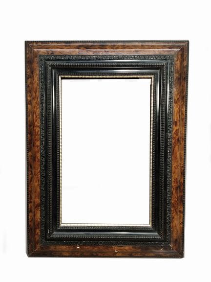 镜框 - 荷兰风格（59 x 35.5 x 15 厘米）
倒置式镜框，仿胡桃木饰面，熏黑木质楣板
尺