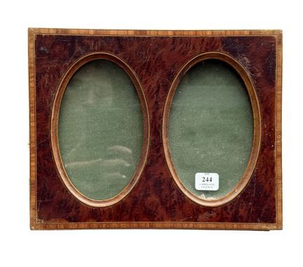 20世纪初的相框  (13 x 8 x 2.5 厘米)
双层椭圆形透视相框，采用带装饰线条的木质框架