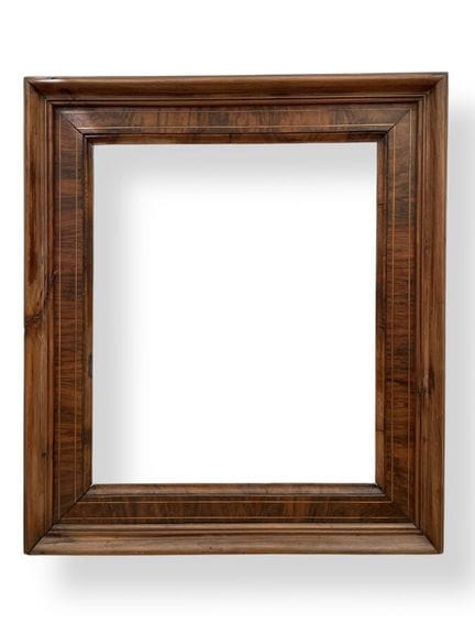 画框 19 世纪晚期（58 x 47.5 x 11 厘米）
胡桃木贴面画框，饰以浅色木片。
58 x