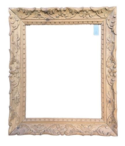 名为“蒙帕纳斯”的画框 48.5 × 40.5 × 8 厘米
天然木质画框，雕有藤蔓和叶片图案