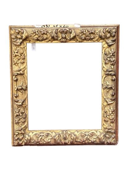路易十四风格画框  51 x 43.5 x 11 厘米
木质画框，饰以镀金灰泥，宽大的装饰线脚上点缀