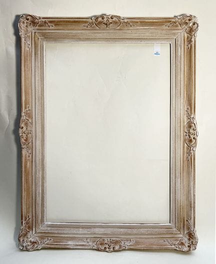 20 世纪 画框（69.5 x 49 x 9.5 厘米）
雕刻和涂漆的模制木框，四角装饰有叶状卷轴，