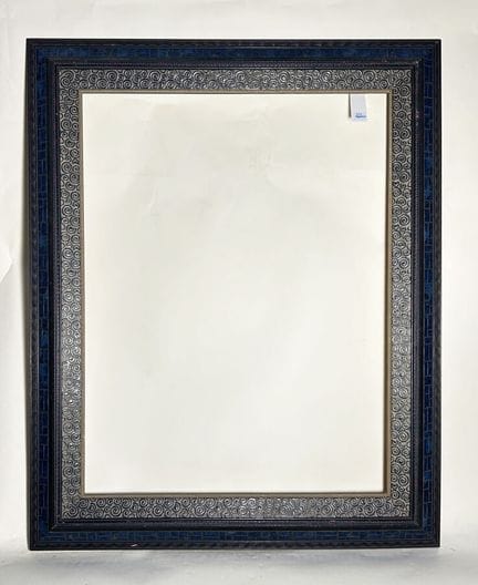 20 世纪 画框（67 x 51.5 x 9.5 厘米）
木质粘贴画框，饰以熏黑的木条，木条上饰有波