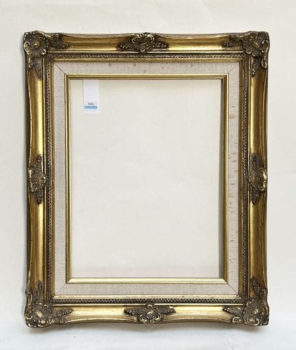 路易十五风格画框，20 世纪（33.5 x 25.5 x 7.5 厘米）
木质和镀金浆糊画框，四角和