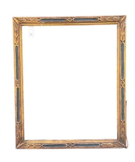 西班牙风格画框   60 x 49 x 4.5 厘米
 带玫瑰花饰和叶纹的木制浮雕画框，表面经做旧处