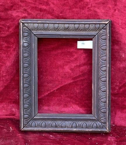 画框 约1900年  22.5 x 16.5 x 5.5 厘米
天然木质画框，饰有卵形雕刻（经修剪）