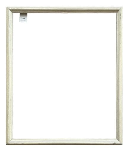 20世纪长条画框（36.5 × 30 × 2 厘米）
所谓“德加风格”的长条画框，采用白色漆面雕花木