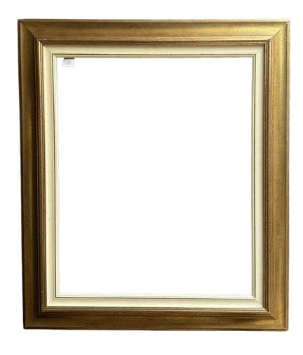 20世纪意大利风格画框（60.5 x 49 x 10 厘米）
画框采用倒角造型，由镀金模压木制成，嵌