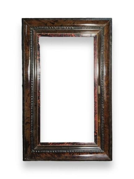 画框 - 荷兰风格，20 世纪（84 x 43.5 x 12.5 厘米）
黑漆模压木框，仿玳瑁饰面
