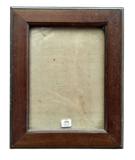 20世纪初的相框（22.5 × 16 × 4 厘米）
平边相框，采用带做旧效果的雕花木料制成，配有铜