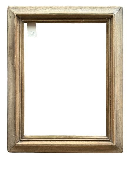20世纪画框（38.5 x 28 x 6 厘米）
倒角造型画框，采用带做旧效果的雕花木料制成。
38