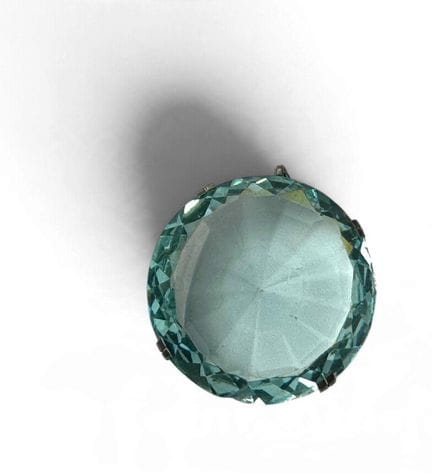 PENDENTIF en argent gravé retenant une grande topa