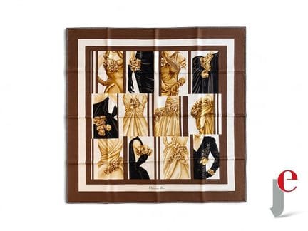 CHRISTIAN DIOR.
 Foulard carré en soie à motifs de