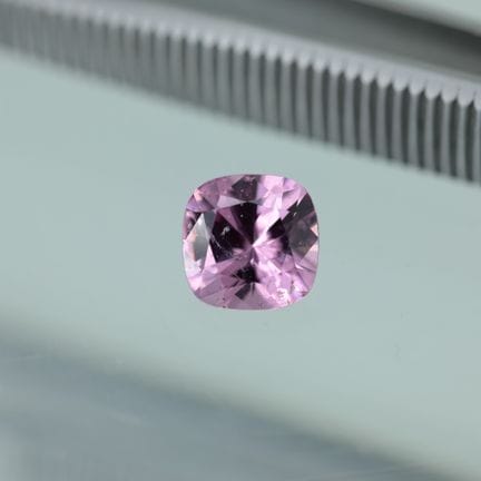 SPINELLE ROSE TENDRE saturé de 2,34 ct. taille cou
