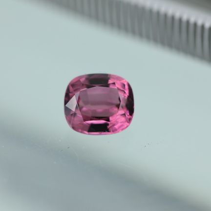 Espléndida turmalina rubelita en tonos rosa intens