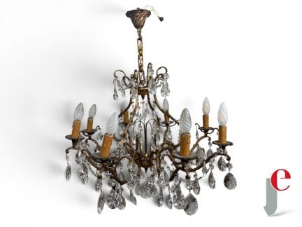 LUSTRE en bronze et pampilles en verre à 8 bras de