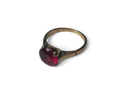 BAGUE en or jaune 18K (750/1000) orné d'une pierre