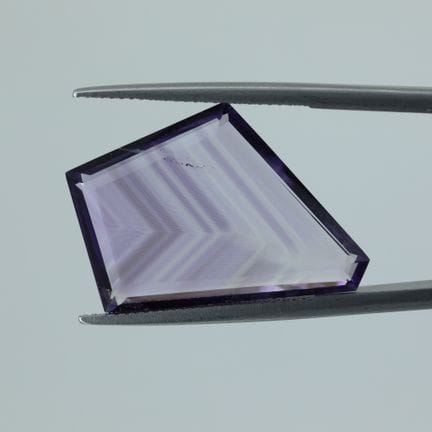 12,98 ct. AMETRISTA DE PAISAJE de color violeta br
