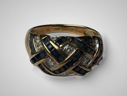 BAGUE en or jaune 14k (585 millièmes) ornées de cr