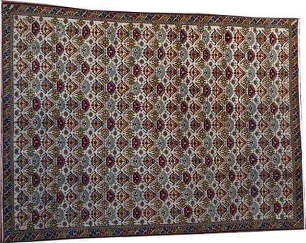 EREVAN-ARMENIE..Rare tapis en laine, finement noué