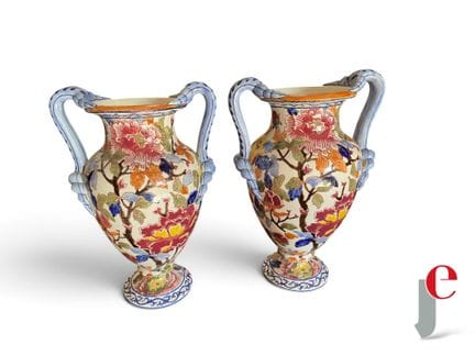GIEN 
Coppia di vasi in maiolica, decorazione con 